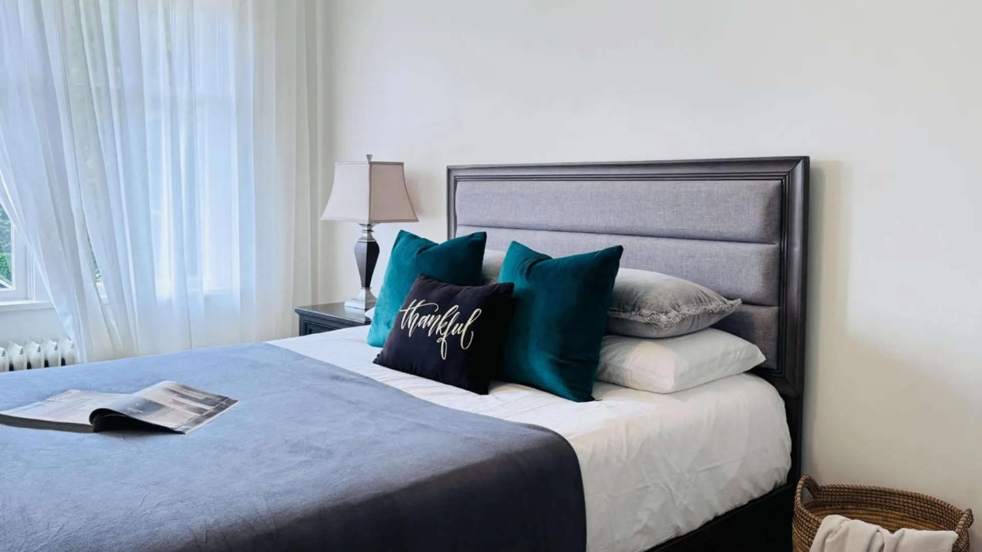 Guest house Master Queen Bedroom Private Bathroom In Vancouver West