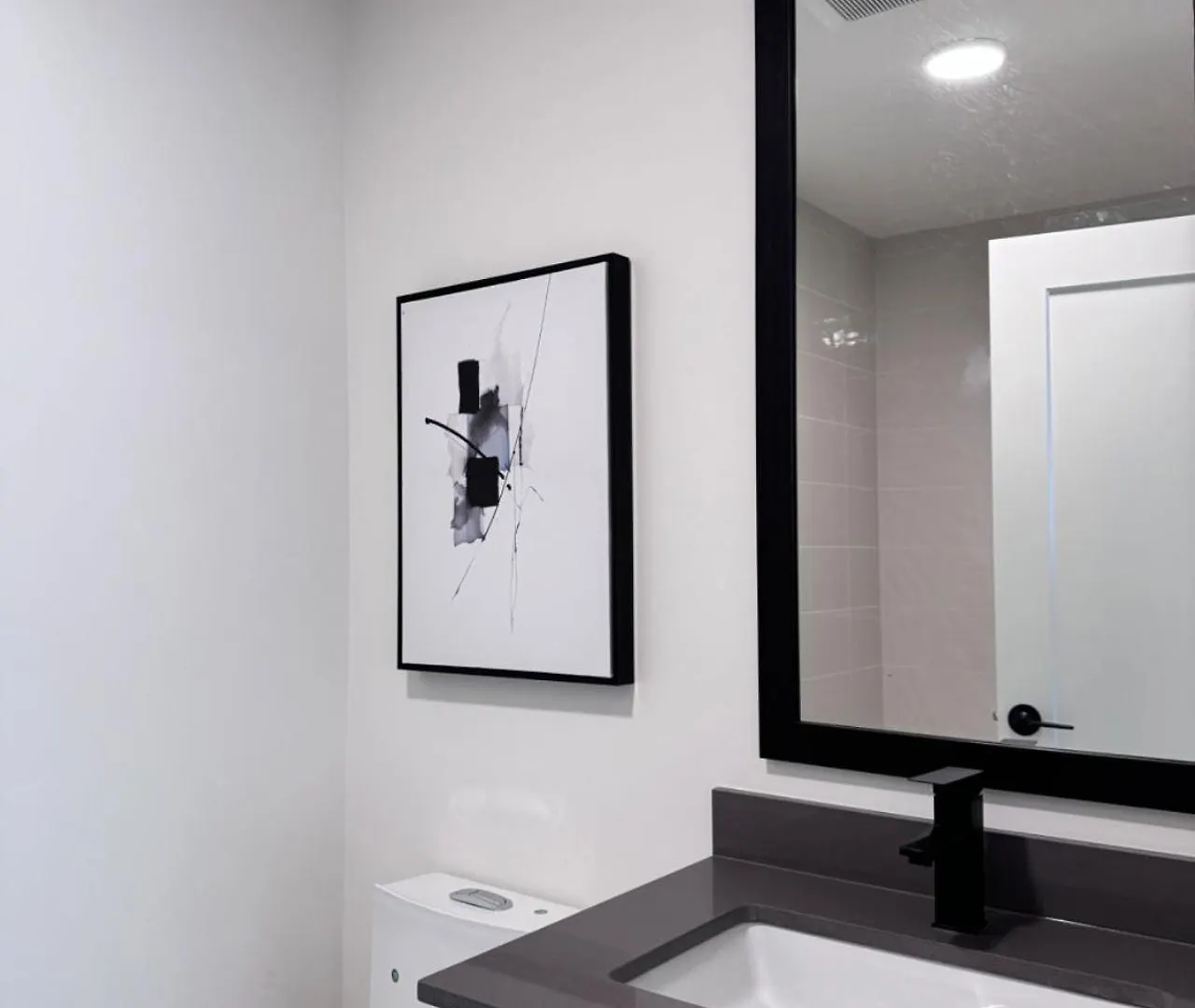 Guest house Master Queen Bedroom Private Bathroom In Vancouver West Canada