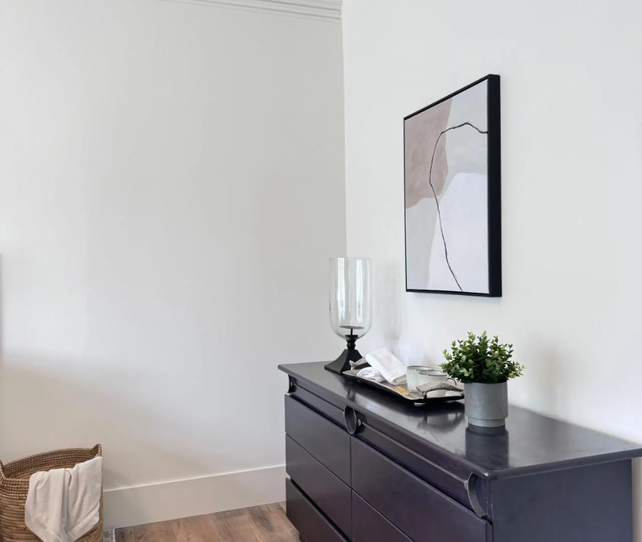 Master Queen Bedroom Private Bathroom In Vancouver West
